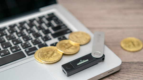 Criptocarteras de hardware frente a criptocarteras de software