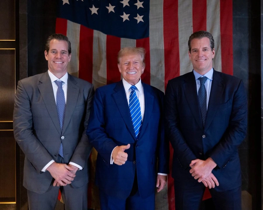 Coinbase, Ripple y los cofundadores de Gemini, Cameron y Tyler Winklevoss con Trump Coinbase-Ripple-y-los-cofundadores-de-Gemini-Cameron-y-Tyler-Winklevoss-con-Trump