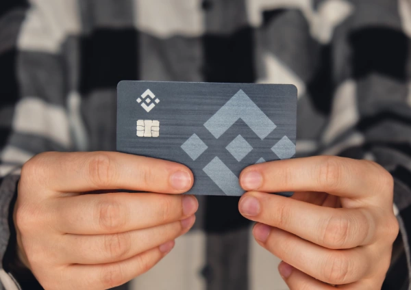 ¿En qué se diferencian las criptotarjetas de las tarjetas bancarias tradicionales?